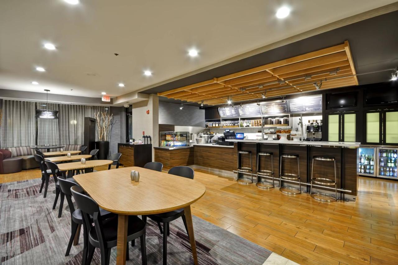 Courtyard By Marriott Jacksonville Airport/ Northeast Buitenkant foto