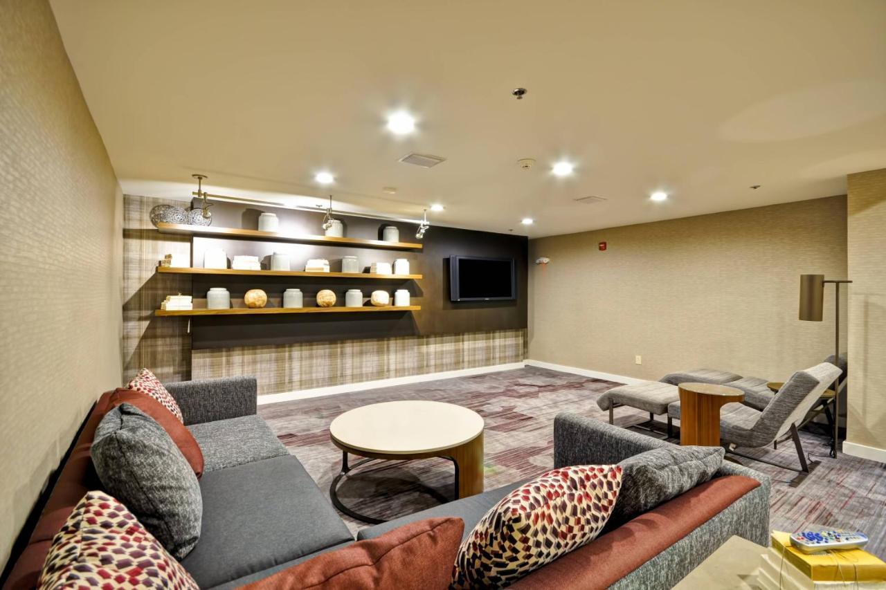 Courtyard By Marriott Jacksonville Airport/ Northeast Buitenkant foto