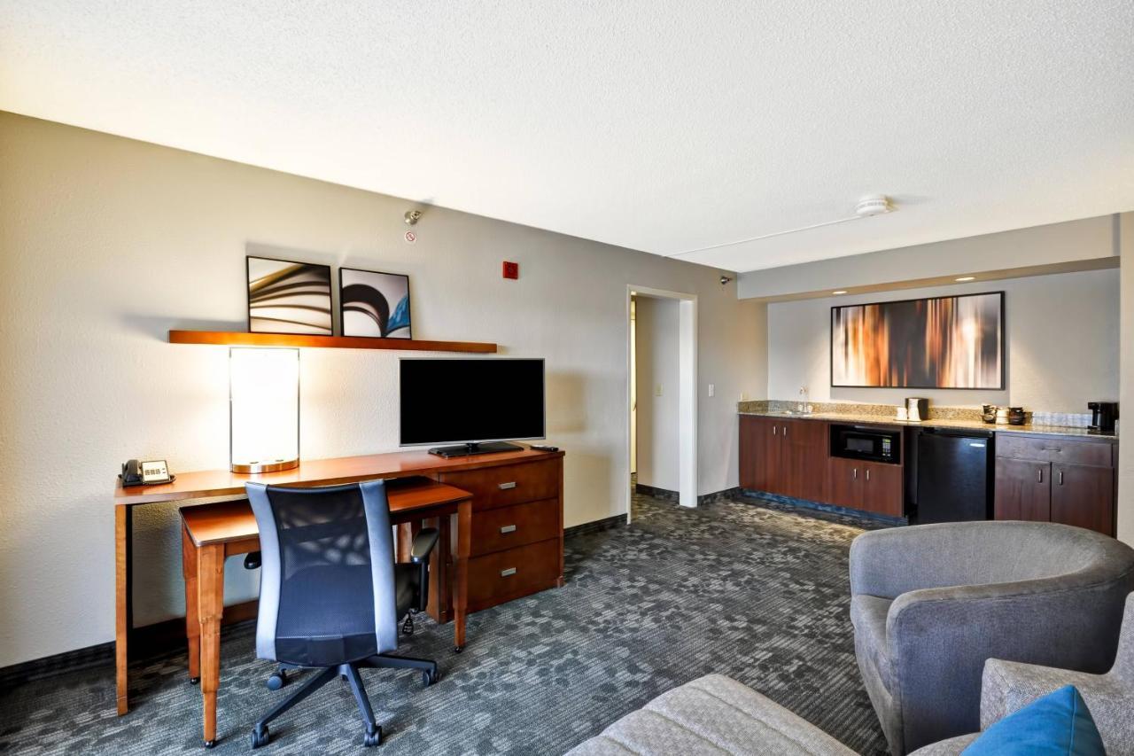 Courtyard By Marriott Jacksonville Airport/ Northeast Buitenkant foto