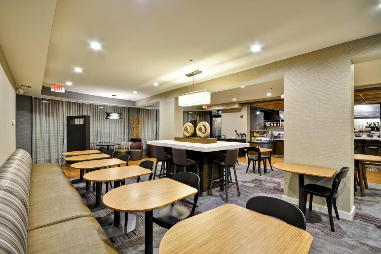 Courtyard By Marriott Jacksonville Airport/ Northeast Buitenkant foto
