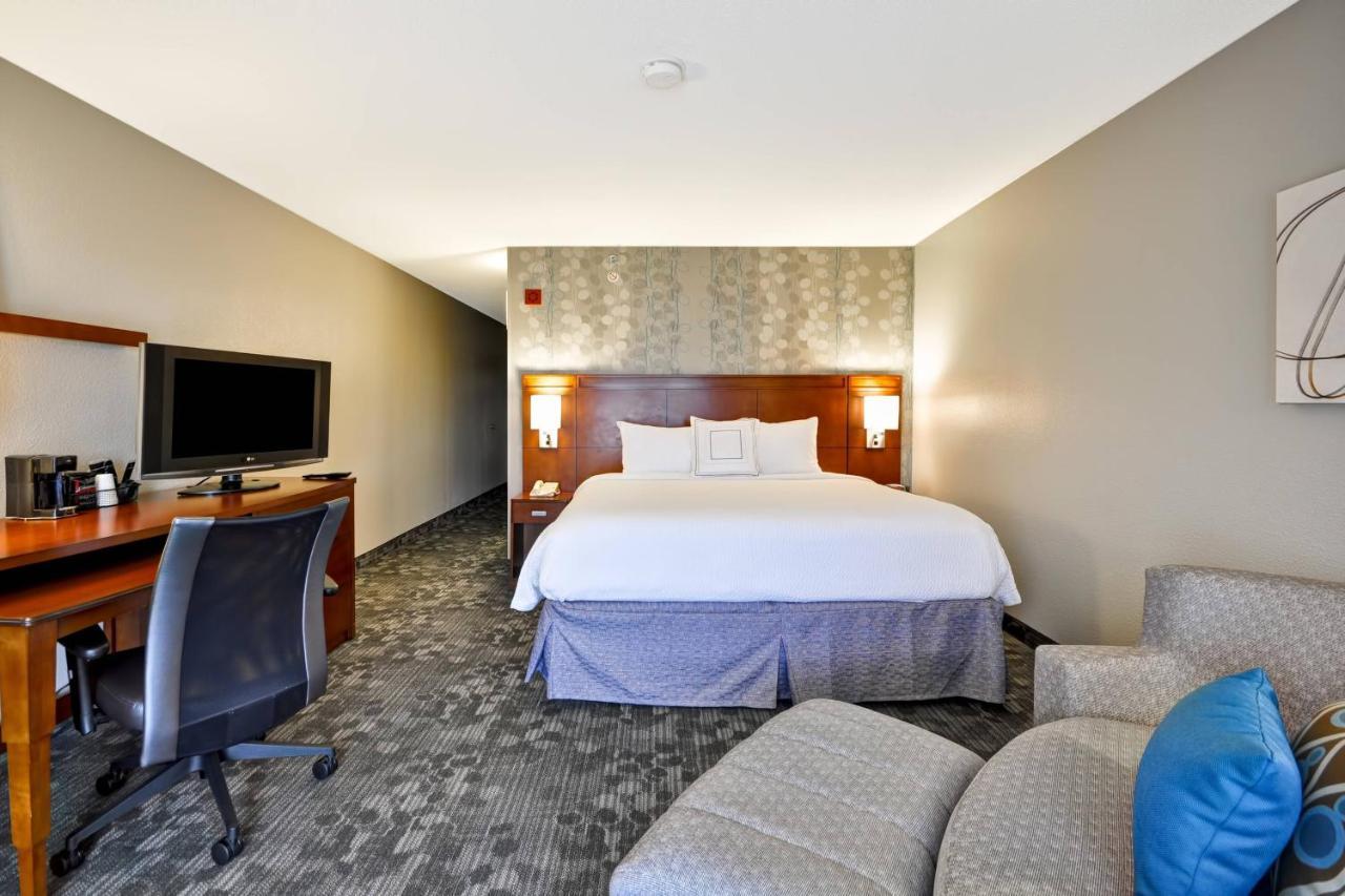 Courtyard By Marriott Jacksonville Airport/ Northeast Buitenkant foto