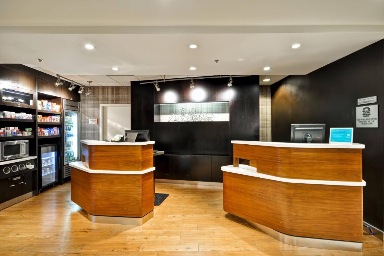 Courtyard By Marriott Jacksonville Airport/ Northeast Buitenkant foto