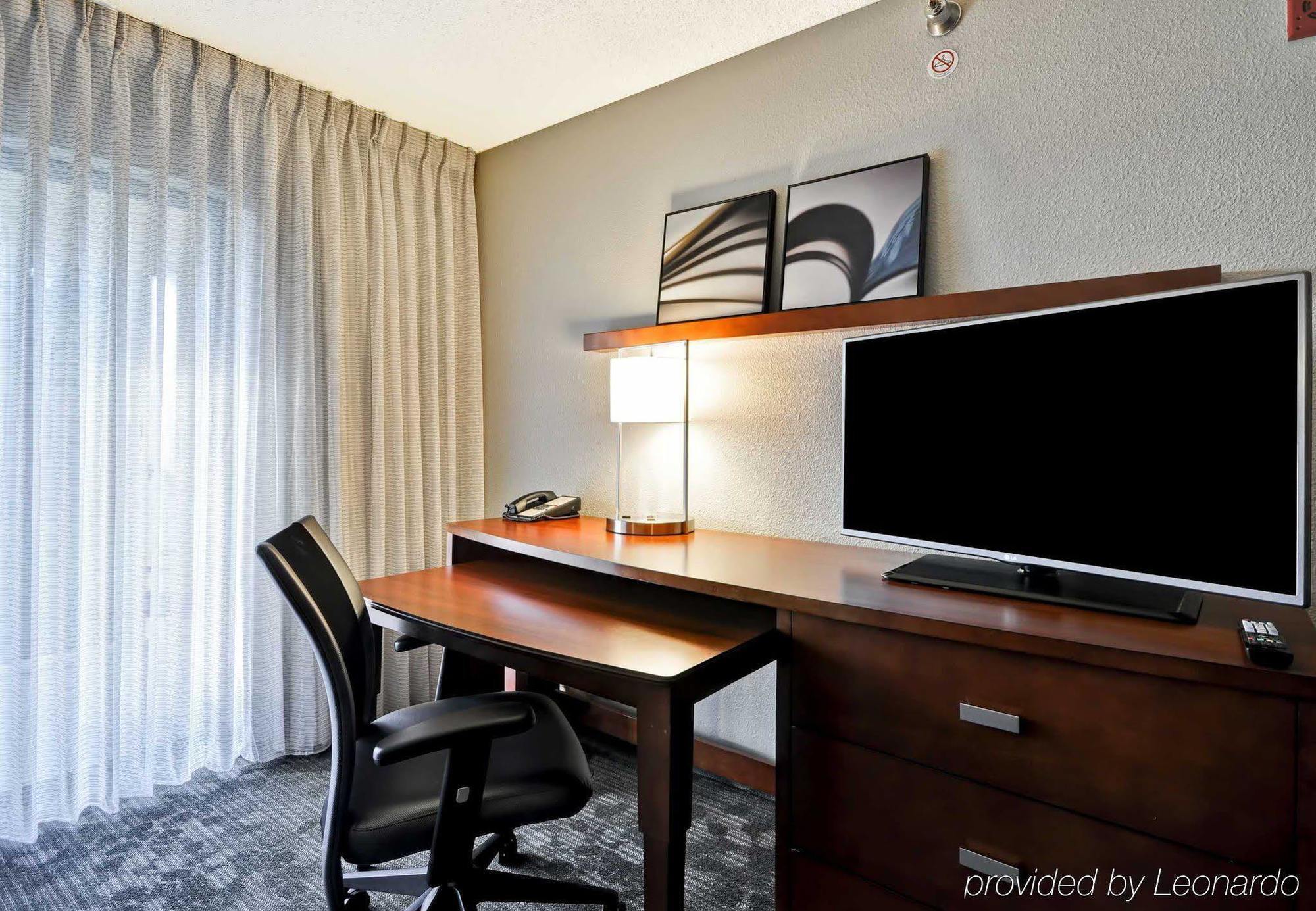 Courtyard By Marriott Jacksonville Airport/ Northeast Buitenkant foto