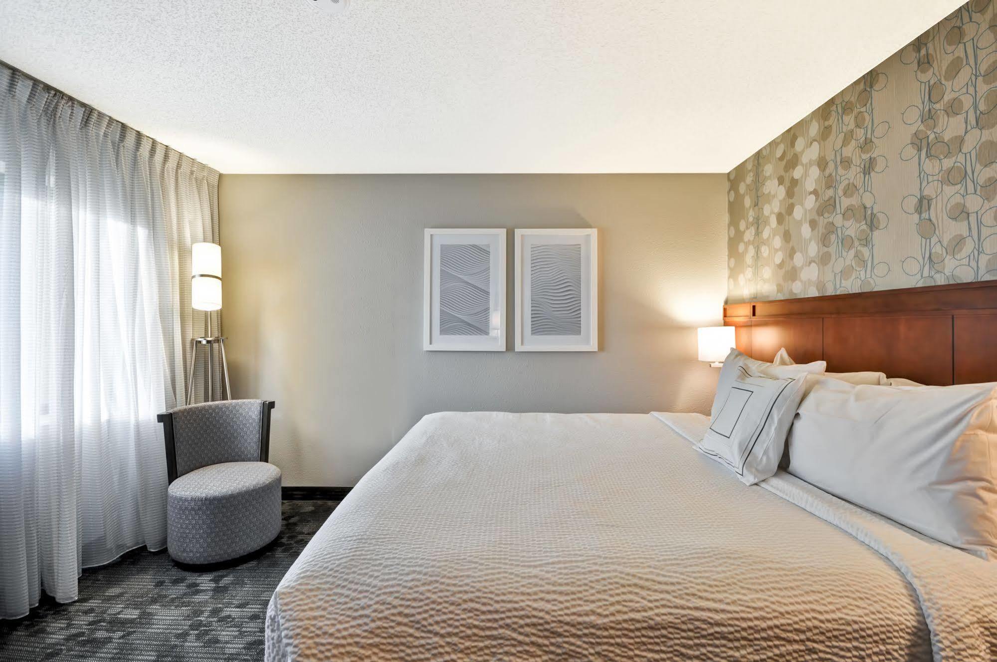 Courtyard By Marriott Jacksonville Airport/ Northeast Buitenkant foto
