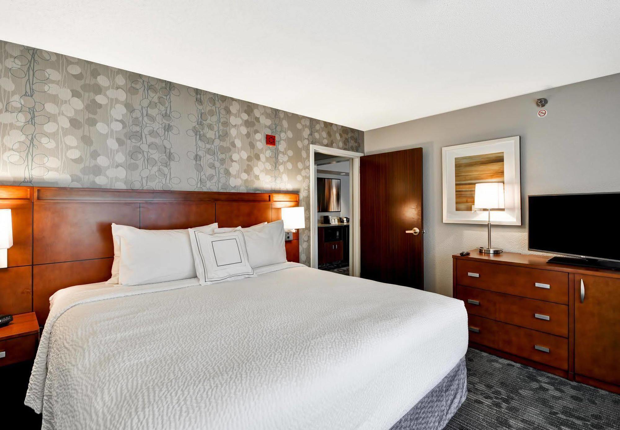 Courtyard By Marriott Jacksonville Airport/ Northeast Buitenkant foto